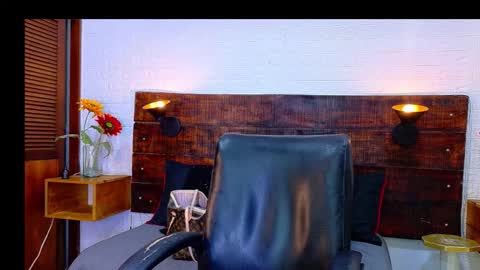 Snapshot of tamara_sanz1 chatting on 10.16.25 online show from 10.16.25