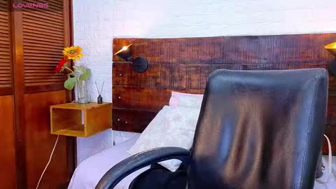 Snapshot of tamara_sanz1 chatting on 10.25.25 online show from 10.25.25