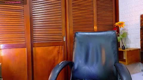 Snapshot of tamara_sanz1 chatting on 10.26.25 online show from 10.26.25