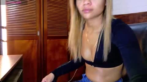 Snapshot of tamara_sanz1 chatting on 10.28.25 online show from 10.28.25