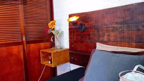 Snapshot of tamara_sanz1 chatting on 11.13.25 online show from 11.13.25