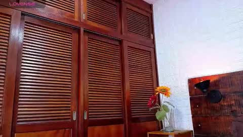 Snapshot of tamara_sanz1 chatting on 11.24.25 online show from 11.24.25