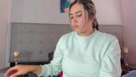 Snapshot of tami_vega chatting on 12.21.24 Tamy Vega online show from 12.21.24