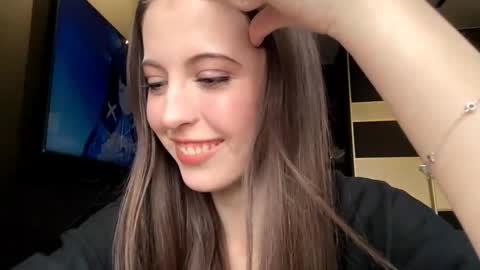 Snapshot of tamikawieand chatting on 11.09.25 Sasha online show from 11.09.25