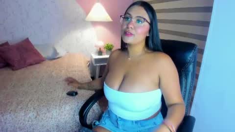 Snapshot of tammara_brm chatting on 06.10.26 Tammara online show from 06.10.26