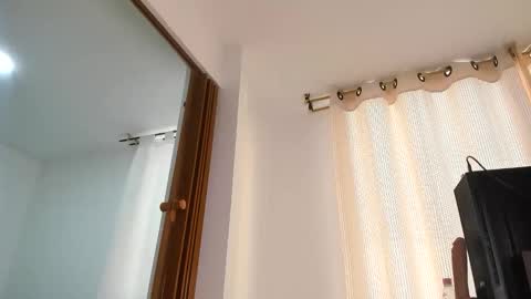 taniabonnet  online show from 10.20.25