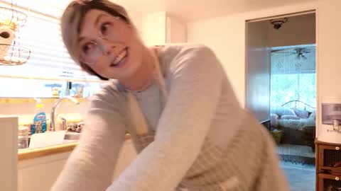 Snapshot of tantric_eden_ chatting on 10.30.25 Lilith Eden sometimes Eve online show from 10.30.25