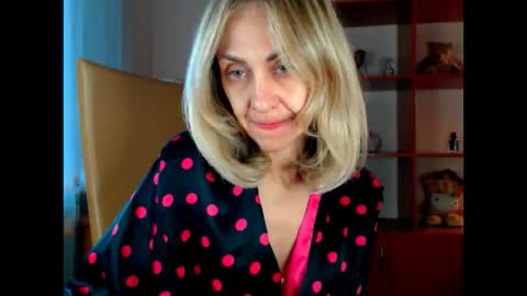 Snapshot of tanya6547 chatting on 10.18.25 tanya online show from 10.18.25