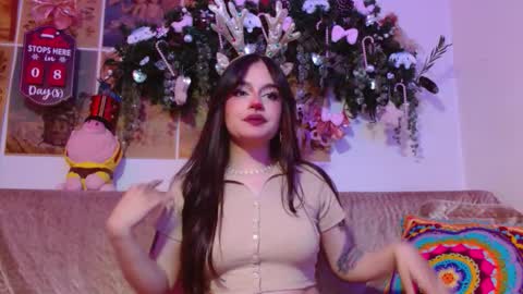 Snapshot of tara_hs chatting on 12.18.25 online show from 12.18.25