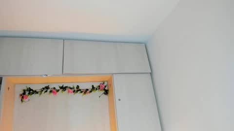  T A R A  online show from 10.09.25