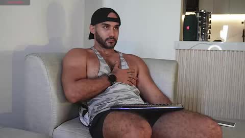 Snapshot of tarek_dan chatting on 10.08.25 Tarek online show from 10.08.25