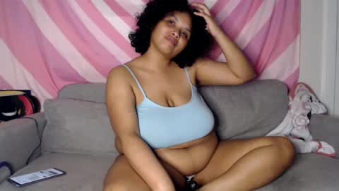 Snapshot of tasteekitty chatting on 01.16.25 Tastee Kitty online show from 01.16.25