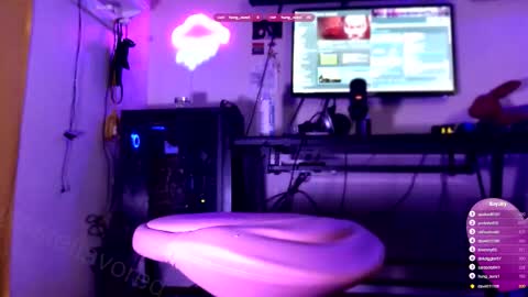 Snapshot of tasteflavored_femboy chatting on 12.18.25 Taste online show from 12.18.25