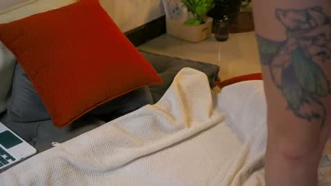 RHEA  pronanciation like Reya   online show from 01.08.25