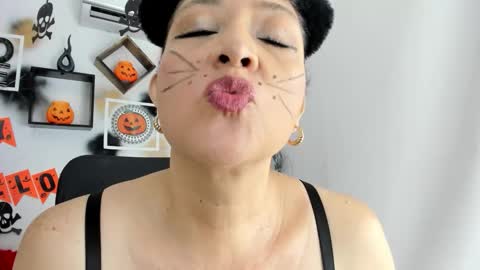 tatiana_sofiaa online show from 10.31.25