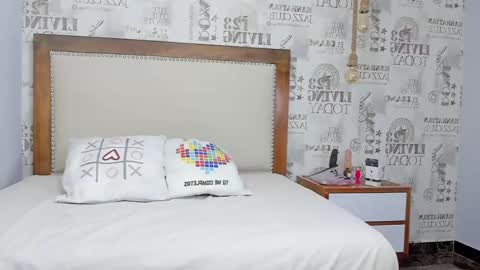 Snapshot of tatigold2 chatting on 01.07.25 T A T I online show from 01.07.25