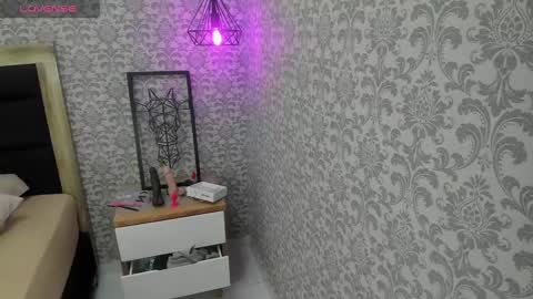 Snapshot of tatigold2 chatting on 03.11.25 T A T I online show from 03.11.25