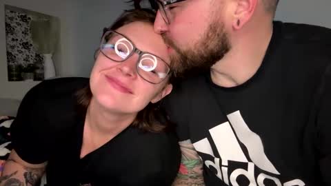 Snapshot of tattedcouple_777 chatting on 01.04.25 MrMrs online show from 01.04.25