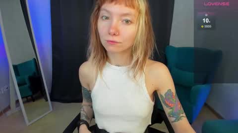 Snapshot of tattoo_artbaby chatting on 09.20.25 tattoo_artbaby online show from 09.20.25