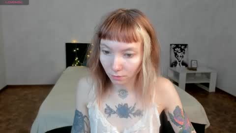 Snapshot of tattoo_artbaby chatting on 09.22.25 tattoo_artbaby online show from 09.22.25
