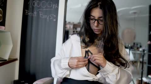 Snapshot of tattoo_ninja_kitty chatting on 09.09.25 Nathalie Hardy online show from 09.09.25