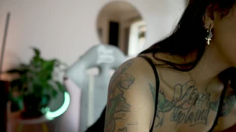 Snapshot of tattoo_ninja_kitty chatting on 10.03.25 Nathalie Hardy online show from 10.03.25