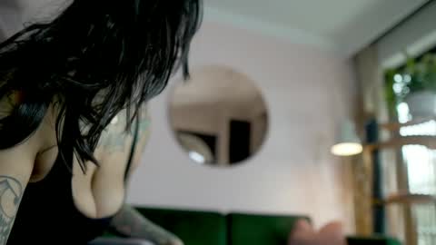 Snapshot of tattoo_ninja_kitty chatting on 10.07.25 Nathalie Hardy online show from 10.07.25