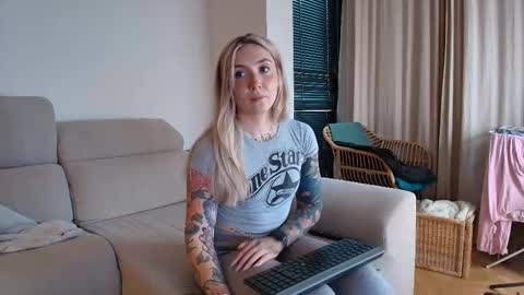 Snapshot of tattoobbgirl chatting on 01.17.26 tattoobbgirl online show from 01.17.26