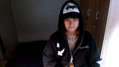 Snapshot of tattooguy1209 chatting on 11.10.25 zareen online show from 11.10.25