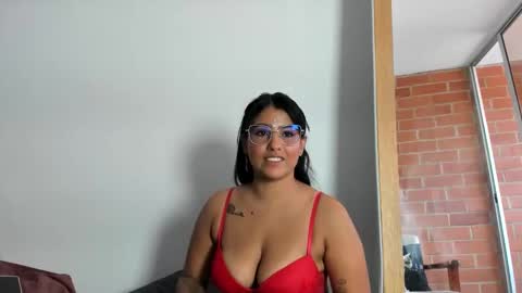 Snapshot of taty_gomez_ chatting on 04.27.26 Tatiana Gomez online show from 04.27.26