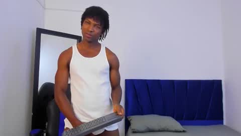 Snapshot of tau_montes chatting on 09.18.25 tau_montes online show from 09.18.25