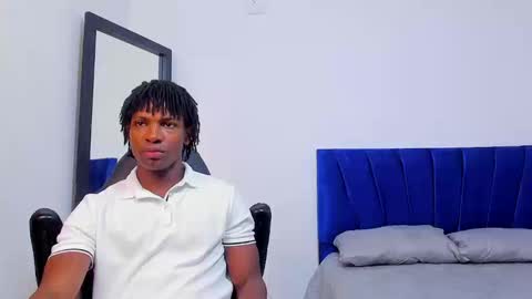Snapshot of tau_montes chatting on 09.25.25 tau_montes online show from 09.25.25