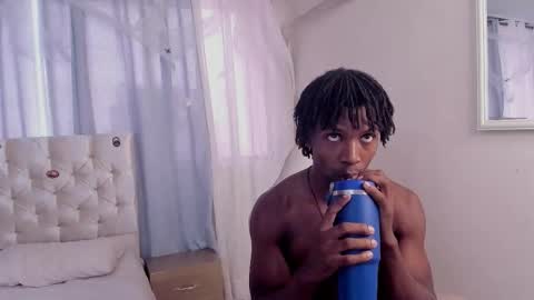 Snapshot of tau_montes chatting on 10.21.25 tau_montes online show from 10.21.25