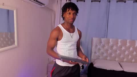 Snapshot of tau_montes chatting on 11.06.25 tau_montes online show from 11.06.25