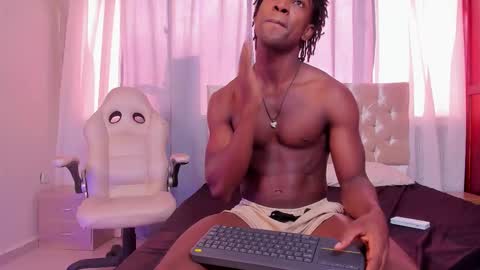 Snapshot of tau_montes chatting on 11.06.25 tau_montes online show from 11.06.25