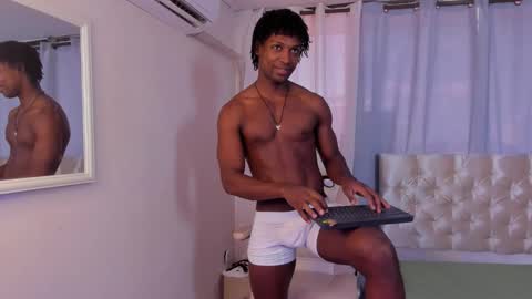 Snapshot of tau_montes chatting on 12.05.25 tau_montes online show from 12.05.25