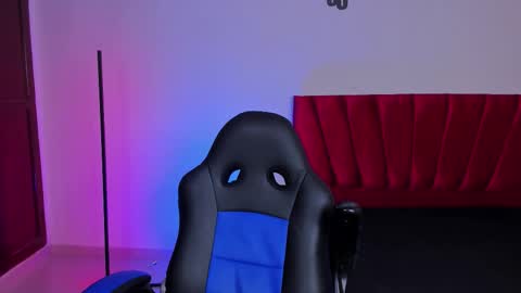 Snapshot of tau_montes chatting on 12.16.25 tau_montes online show from 12.16.25