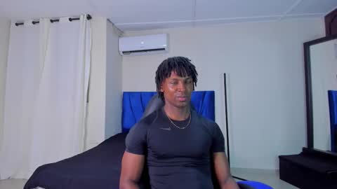 Snapshot of tau_montes chatting on 02.26.26 tau_montes online show from 02.26.26