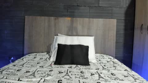  T A U R U S  online show from 02.08.25