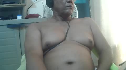 Snapshot of tavo58 chatting on 02.21.25 alvarito online show from 02.21.25