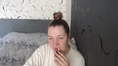 Snapshot of taxxxu chatting on 06.14.26 Diana online show from 06.14.26