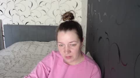 Snapshot of taxxxu chatting on 06.18.26 Diana online show from 06.18.26