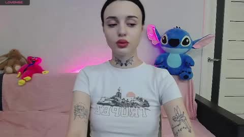 Snapshot of tayaavis chatting on 02.28.25 Taya online show from 02.28.25