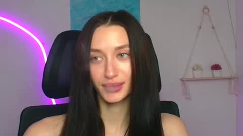 Snapshot of tayavibe chatting on 04.20.26 Taya online show from 04.20.26