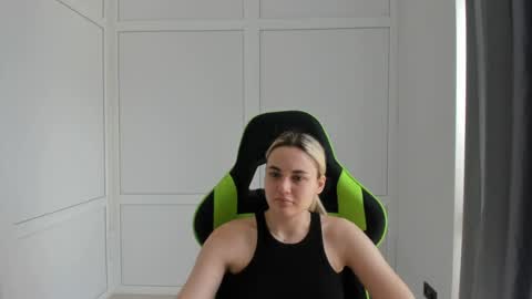 Snapshot of tayla_shy chatting on 07.19.26 Tay online show from 07.19.26