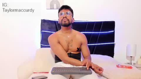 taylormaccurdy_ online show from 12.17.25