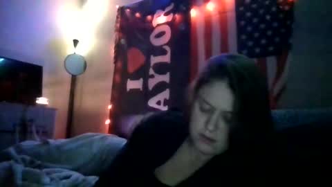 Snapshot of taylorriot chatting on 09.10.25 Taylor Riot online show from 09.10.25