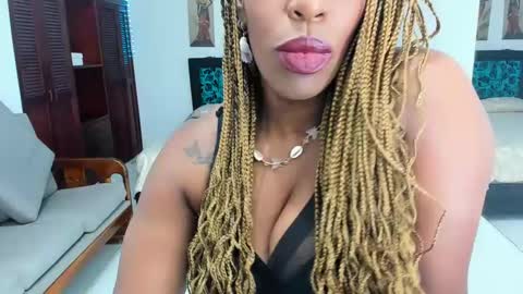 Snapshot of taylorslims chatting on 03.06.25 taylorslims online show from 03.06.25