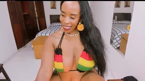 Snapshot of taylorslims chatting on 10.16.25 taylorslims online show from 10.16.25