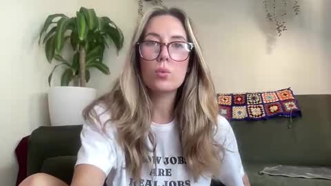 Snapshot of taylorslittlekingdom chatting on 09.16.25 Taylor online show from 09.16.25